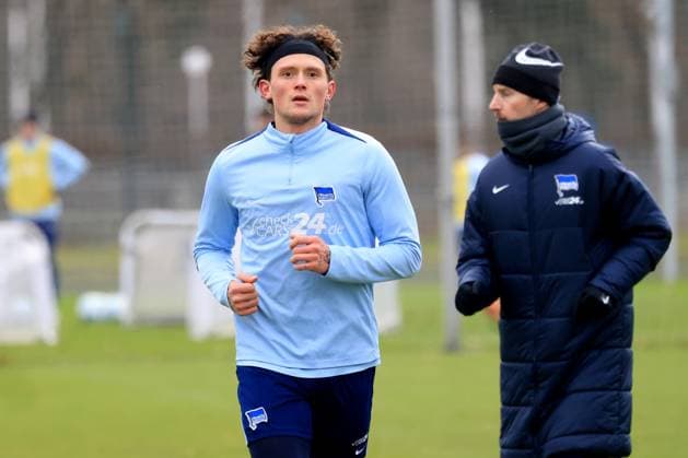 DEU, DFL, 2 FBL Hertha BSC, Training, 03 01 2025, Sportforum, Berlin, DEU, DFL, 2 FBL Hertha BSC, Training, im Bild Fabian Reese Hertha BSC Berlin 11 , Fitnessstrainer Hendrik Vieth Hertha BSC DFL regulations prohibit any use of Photographs as image sequences and or quasi video Foto Juergen Engler nordphoto GmbH nordphotoxGmbHx xEngler nph00076
