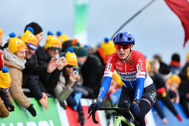Dutch Lucinda Brand pictured during the women s elite race at the World Cup cyclocross cycling event in Dendermonde, Belgium, stage 9 (out of 12) of the UCI World Cup cyclocross competition, Friday 03 January 2025. DAVIDxPINTENS  x109565842x