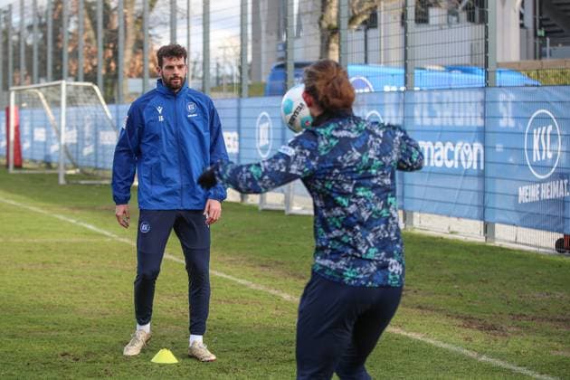 Luca Pfeiffer Karlsruher SC, 16 and Sebastian Jung Karlsruher SC, 02 at the first training session in 2025, Karlsruher SC Football, 2 Bundesliga, training kick-off, 2024 2025, 03 01 2025, DFL REGULATES PROHIBIT ANY USE OF PHOTOGRAPHS AS IMAGE SEQUENCES AND OR QUASI VIDEO, Karlsruher SC Football, 2 Bundesliga, training kick-off, 2024 2025, 03 01 2025 Karlsruhe Copyright: xEibner-Pressefoto JanxPrihodax EP_JPA