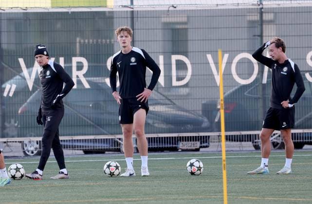 SOCCER - BL, Sturm, training start GRAZ,AUSTRIA,03.JAN.25 - SOCCER - ADMIRAL Bundesliga, SK Sturm Graz, training start. Image shows Stefan Hierlaender, Konstantin Schopp and William Boving (Sturm).  GEPAxpictures xHansxOberlaender