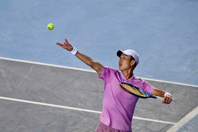 Tennis, ATP-Turnier in Hongkong HONG KONG, CHINA - JANUARY 03: Shang Juncheng of China competes in the Men s Singles Quarterfinal match against Fabian Marozsan of Hungary on day 6 of 2025 ATP, Tennis Herren Hong Kong Tennis Open at Victoria Park Tennis Stadium on January 3, 2025 in Hong Kong, China.  Copyright: xChinaxNewsxServicex 111539974626