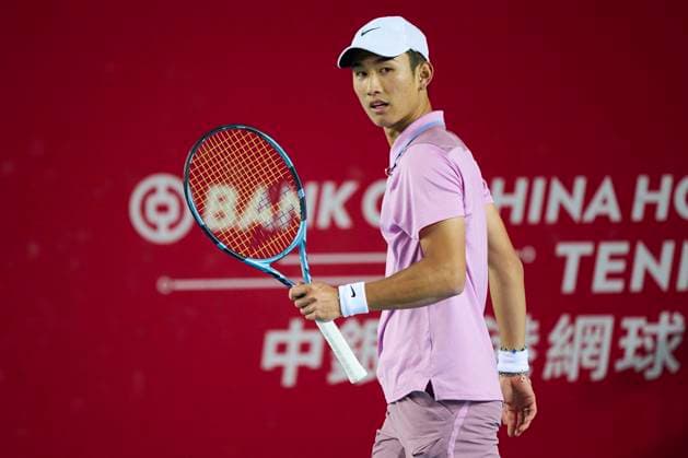 Tennis, ATP-Turnier in Hongkong HONG KONG, CHINA - JANUARY 03: Shang Juncheng of China competes in the Men s Singles Quarterfinal match against Fabian Marozsan of Hungary on day 6 of 2025 ATP, Tennis Herren Hong Kong Tennis Open at Victoria Park Tennis Stadium on January 3, 2025 in Hong Kong, China.  Copyright: xVCGx 111540078435