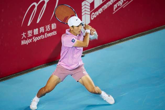 Tennis, ATP-Turnier in Hongkong HONG KONG, CHINA - JANUARY 03: Shang Juncheng of China competes in the Men s Singles Quarterfinal match against Fabian Marozsan of Hungary on day 6 of 2025 ATP, Tennis Herren Hong Kong Tennis Open at Victoria Park Tennis Stadium on January 3, 2025 in Hong Kong, China.  Copyright: xVCGx 111540078459