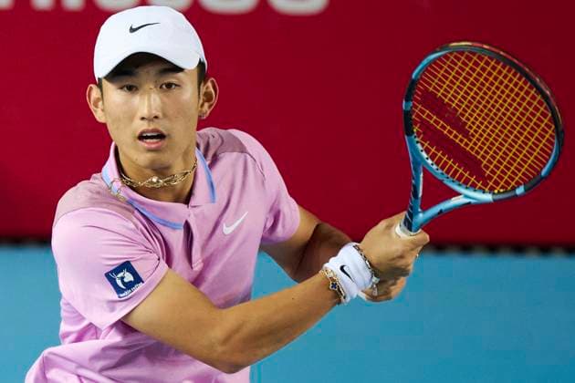 Tennis, ATP-Turnier in Hongkong HONG KONG, CHINA - JANUARY 03: Shang Juncheng of China competes in the Men s Singles Quarterfinal match against Fabian Marozsan of Hungary on day 6 of 2025 ATP, Tennis Herren Hong Kong Tennis Open at Victoria Park Tennis Stadium on January 3, 2025 in Hong Kong, China.  Copyright: xVCGx 111540078430