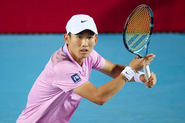 Tennis, ATP-Turnier in Hongkong HONG KONG, CHINA - JANUARY 03: Shang Juncheng of China competes in the Men s Singles Quarterfinal match against Fabian Marozsan of Hungary on day 6 of 2025 ATP, Tennis Herren Hong Kong Tennis Open at Victoria Park Tennis Stadium on January 3, 2025 in Hong Kong, China.  Copyright: xVCGx 111540078434