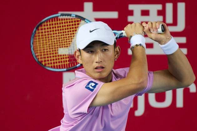 Tennis, ATP-Turnier in Hongkong HONG KONG, CHINA - JANUARY 03: Shang Juncheng of China competes in the Men s Singles Quarterfinal match against Fabian Marozsan of Hungary on day 6 of 2025 ATP, Tennis Herren Hong Kong Tennis Open at Victoria Park Tennis Stadium on January 3, 2025 in Hong Kong, China.  Copyright: xVCGx 111540078405