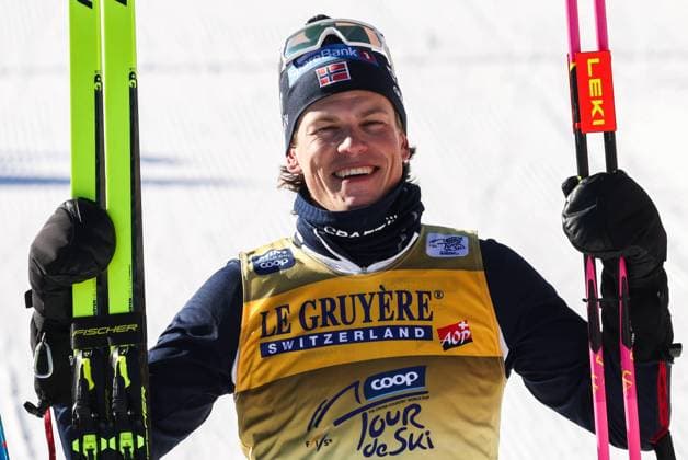 Bilder des Jahres 2025, Sport 01 Januar Sport Themen der Woche KW01 Sport Bilder des Tages Langrenn: Tour de Ski 2024 25 Oslo 20250104. Norges Johannes Hosflot Klaebo jubler etter 20 km med skibytte i verdenscupen i langrenn i Val di Fiemme. Foto: Geir Olsen NTB Oslo Norge EDITORIAL USE ONLY. RESTRICTED USE FOR BETTING COMPANIES Ref:_SPOo5sYOdI8Qeg.jpg *** Cross-country skiing Tour de Ski 2024 25 Oslo 20250104 Norways Johannes Hosflot Klaebo cheers after 20 km of ski change in the cross-country skiing World Cup in Val di Fiemme Photo Geir Olsen NTB Oslo Norway EDITORIAL USE ONLY RESTRICTED USE FOR BETTING COMPANIES  Copyright: xGeirxOlsenx xNTBx