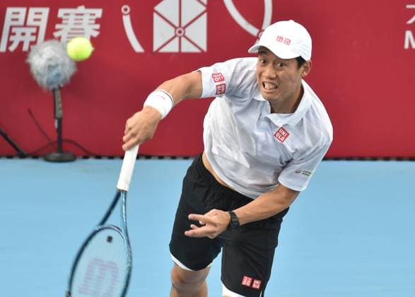 Sport Bilder des Tages Tennis, ATP-Turnier in Hongkong (250104) -- HONG KONG, Jan. 4, 2025 -- Nishikori Kei serves during the semifinal between Shang Juncheng of China and Nishikori Kei of Japan at the ATP250 Hong Kong Tennis Open in Hong Kong, south China, Jan. 4, 2025. (Photo by Xinhua) (SP)CHINA-HONG KONG-TENNIS-ATP250-HONG KONG OPEN (CN) LoxPingxFai 