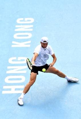 Tennis, ATP-Turnier in Hongkong (250104) -- HONG KONG, Jan. 4, 2025 -- Alexandre Muller hits a return during the semifinal between Jaume Munar of Spain and Alexandre Muller of France at the ATP250 Hong Kong Tennis Open in Hong Kong, south China, Jan. 4, 2025. (Photo by Xinhua) (SP)CHINA-HONG KONG-TENNIS-ATP250-HONG KONG OPEN (CN) LoxPingxFai 