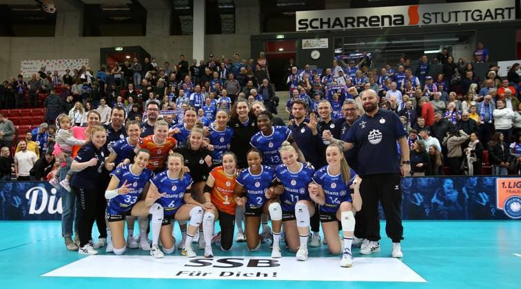 BAU 04 01 2025 Stuttgart Volleyball Allianz MTV Stuttgart vs SC Potsdam, the Stuttgart team celebrates victory