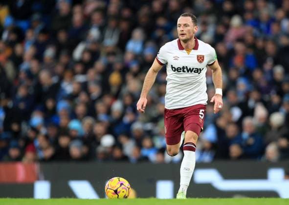 4th January 2025; Etihad Stadium, Manchester, England; Premier League Football, Manchester City versus West Ham United; Vladimir Coufal of West Ham United runs with the ball  ActionPlus12735478 DavidxBlunsden