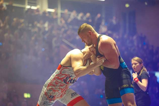 Semifinal Wrestling Bundesliga KSC Hösbach vs SC Siegfried Kleinostheim 130kg Greek Roman Anton Vieweg KSC Hösbach in red against Franz Richter SC Kleinostheim in blue during the semifinal match of the German Team Championship between KSC Hösbach and SC Siegfried Kleinostheim in the Birtat Wrestling Bundesliga on 04 01 2025 in Elsenfeld, Germany