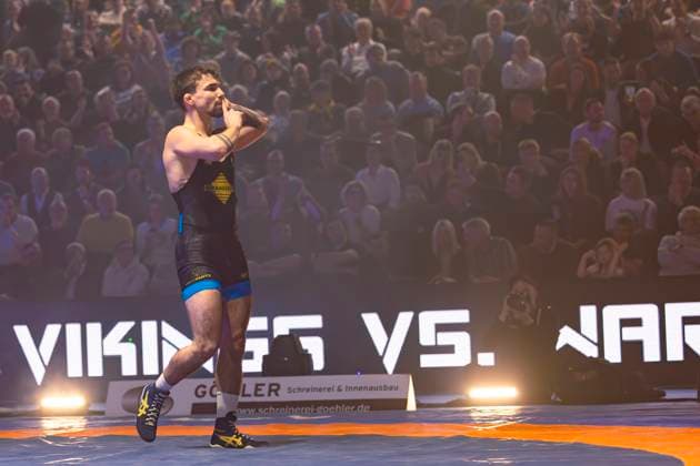 Semifinal Wrestling Bundesliga KSC Hösbach vs SC Siegfried Kleinostheim 66kg Greek Roman Deniz Menekse SC Kleinostheim in blue during the semifinal match of the German Team Championship between KSC Hösbach and SC Siegfried Kleinostheim in the Birtat Wrestling Bundesliga on 04 01 2025 in Elsenfeld, Germany