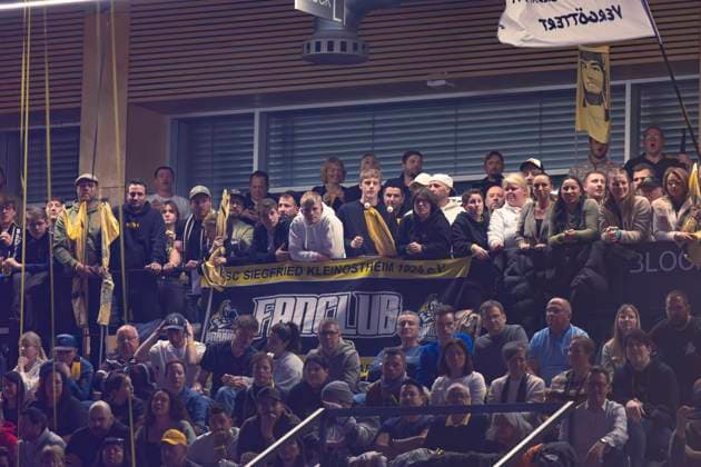 Semi-final wrestling Bundesliga KSC Hösbach vs SC Siegfried Kleinostheim The fans of SC Kleinostheim during the semi-final match of the German team championship between KSC Hösbach and SC Siegfried Kleinostheim in the Birtat wrestling Bundesliga on 04 01 2025 in Elsenfeld, Germany