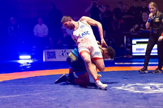 Semifinal Wrestling Bundesliga KSC Hösbach vs SC Siegfried Kleinostheim 98kg freestyle Robin Ferdinand KSC Hösbach in red against Joshua Morodion SC Kleinostheim in blue during the semifinal match of the German Team Championship between KSC Hösbach and SC Siegfried Kleinostheim in the Birtat Wrestling Bundesliga on 04 01 2025 in Elsenfeld, Germany