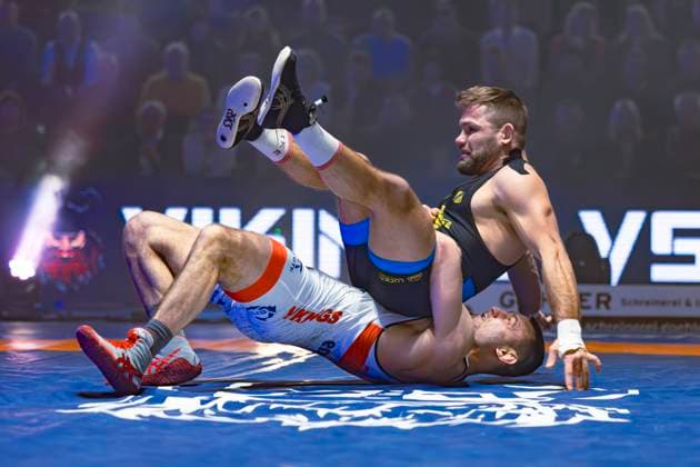 Semifinal Wrestling Bundesliga KSC Hösbach vs SC Siegfried Kleinostheim 86kg Greek Roman Ivan Huklek KSC Hösbach in red against Pascal Eisele SC Kleinostheim in blue during the semifinal match of the German Team Championship between KSC Hösbach and SC Siegfried Kleinostheim in the Birtat Wrestling Bundesliga on 04 01 2025 in Elsenfeld, Germany