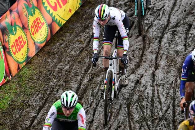 UCI Cyclocross World Cup Dendermonde 2025 DENDERMONDE, BELGIUM - JANUARY 05 : Van Empel Fem (NED) of Visma Lease A Bike during the 9th leg of the UCI Cyclocross World Cup series 2024-2025 in Dendermonde, Belgium, 05 01 2025 Dendermonde Belgium  Copyright: xPeterxDexVoechtx
