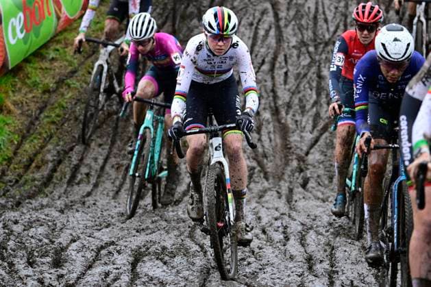 UCI Cyclocross World Cup Dendermonde 2025 DENDERMONDE, BELGIUM - JANUARY 05 : Van Empel Fem (NED) of Visma Lease A Bike during the 9th leg of the UCI Cyclocross World Cup series 2024-2025 in Dendermonde, Belgium, 05 01 2025 Dendermonde Belgium  Copyright: xPeterxDexVoechtx