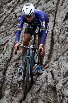 UCI Cyclocross World Cup Dendermonde 2025 DENDERMONDE, BELGIUM - JANUARY 05 : Alvarado Ceylin Del Carmen (NED) of Alpecin-Deceuninck during the 9th leg of the UCI Cyclocross World Cup series 2024-2025 in Dendermonde, Belgium, 05 01 2025 Dendermonde Belgium  Copyright: xPeterxDexVoechtx
