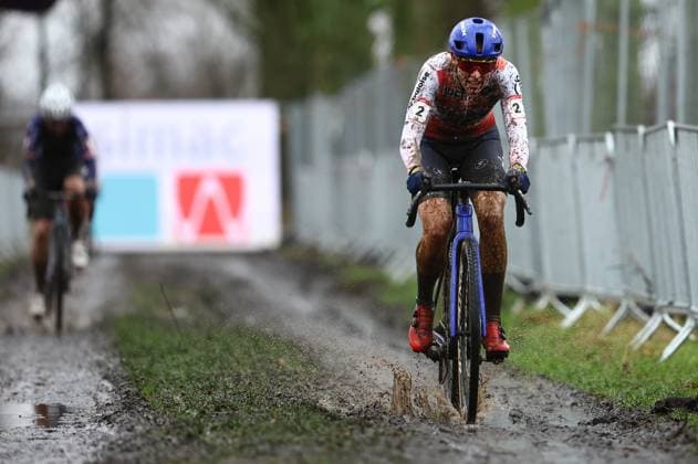 Dutch Lucinda Brand pictured in action during the women s elite race at the World Cup cyclocross cycling event in Dendermonde, Belgium, stage 9 (out of 12) of the UCI World Cup cyclocross competition, Sunday 05 January 2025. DAVIDxPINTENS  x109682275x