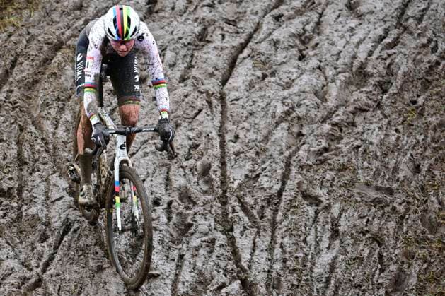 UCI Cyclocross World Cup Dendermonde 2025 DENDERMONDE, BELGIUM - JANUARY 05 : Van Empel Fem (NED) of Visma Lease A Bike during the 9th leg of the UCI Cyclocross World Cup series 2024-2025 in Dendermonde, Belgium, 05 01 2025 Dendermonde Belgium  Copyright: xPeterxDexVoechtx