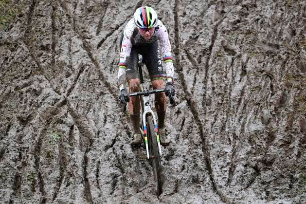 UCI Cyclocross World Cup Dendermonde 2025 DENDERMONDE, BELGIUM - JANUARY 05 : Van Empel Fem (NED) of Visma Lease A Bike during the 9th leg of the UCI Cyclocross World Cup series 2024-2025 in Dendermonde, Belgium, 05 01 2025 Dendermonde Belgium  Copyright: xPeterxDexVoechtx