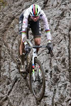 UCI Cyclocross World Cup Dendermonde 2025 DENDERMONDE, BELGIUM - JANUARY 05 : Van Empel Fem (NED) of Visma Lease A Bike during the 9th leg of the UCI Cyclocross World Cup series 2024-2025 in Dendermonde, Belgium, 05 01 2025 Dendermonde Belgium  Copyright: xPeterxDexVoechtx