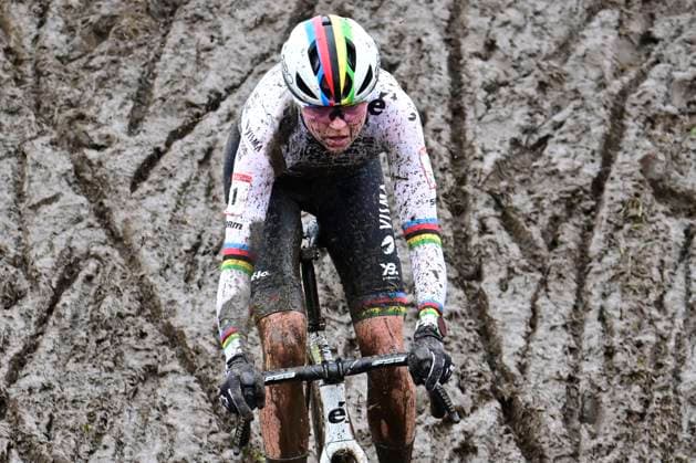 UCI Cyclocross World Cup Dendermonde 2025 DENDERMONDE, BELGIUM - JANUARY 05 : Van Empel Fem (NED) of Visma Lease A Bike during the 9th leg of the UCI Cyclocross World Cup series 2024-2025 in Dendermonde, Belgium, 05 01 2025 Dendermonde Belgium  Copyright: xPeterxDexVoechtx