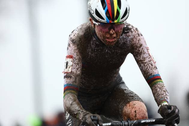 Dutch Fem Van Empel pictured in action during the women s elite race at the World Cup cyclocross cycling event in Dendermonde, Belgium, stage 9 (out of 12) of the UCI World Cup cyclocross competition, Sunday 05 January 2025. DAVIDxPINTENS  x109683878x