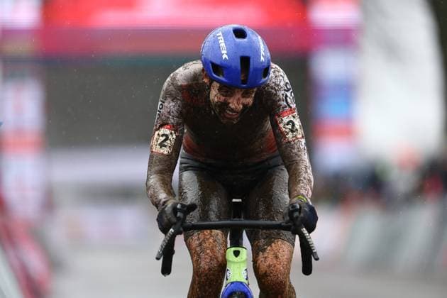 Dutch Lucinda Brand pictured in action during the women s elite race at the World Cup cyclocross cycling event in Dendermonde, Belgium, stage 9 (out of 12) of the UCI World Cup cyclocross competition, Sunday 05 January 2025. DAVIDxPINTENS  x109683880x