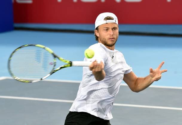 (250105) -- HONG KONG, Jan. 5, 2025 -- Alexandre Muller of France hits a return during the men s singles final against Nishikori Kei of Japan at the ATP250 Hong Kong Tennis Open in Hong Kong, south China, Jan. 5, 2025. ) (SP)CHINA-HONG KONG-TENNIS-ATP250-HONG KONG OPEN-FINAL (CN) LoxPingxFai 