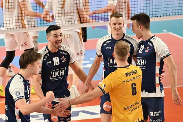 GER 1 VBL, SVG Lueneburg vs VCO Berlin 05 01 2025, LKH Arena, Lueneburg, GER 1 VBL, SVG Lueneburg vs VCO Berlin in the picture the Lueneburg team cheers nordphotoxGmbH xWitke nph00002