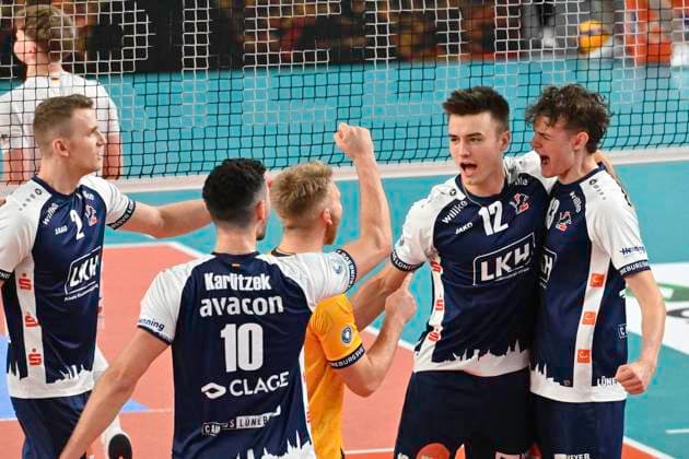 GER 1 VBL, SVG Lueneburg vs VCO Berlin 05 01 2025, LKH Arena, Lueneburg, GER 1 VBL, SVG Lueneburg vs VCO Berlin in the picture the Lueneburg team cheers nordphotoxGmbH xWitke nph00002