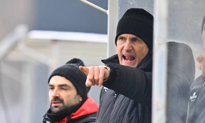 05 01 2025 Soccer season 2024 2025 Test match friendly match preparation match SpVgg Greuther Fürth Kleeblatt SpVgg Unterhaching xwoxzix Heiko Herrlich coach SpVgg Unterhaching points points calls shouts shouts