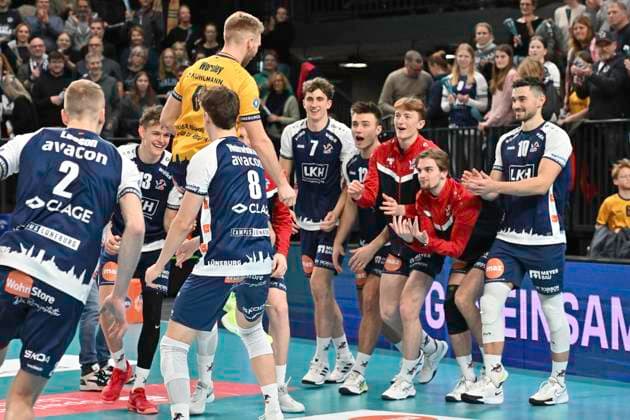 GER 1 VBL, SVG Lueneburg vs VCO Berlin 05 01 2025, LKH Arena, Lueneburg, GER 1 VBL, SVG Lueneburg vs VCO Berlin in the picture the Lueneburg team celebrates the victory nordphotoxGmbH xWitke nph00002
