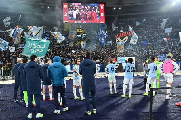 AS Roma v SS Lazio - Serie A S.S. Lazio players greet the fans during the 19th day of the Serie A Championship between A.S. Roma and S.S. Lazio at the Olympic Stadium in Rome, Italy, on January 5, 2025. Rome Italy  Copyright: xDomenicoxCippitellix originalFilename:cippitelli-asromass250105_npoYv.jpg