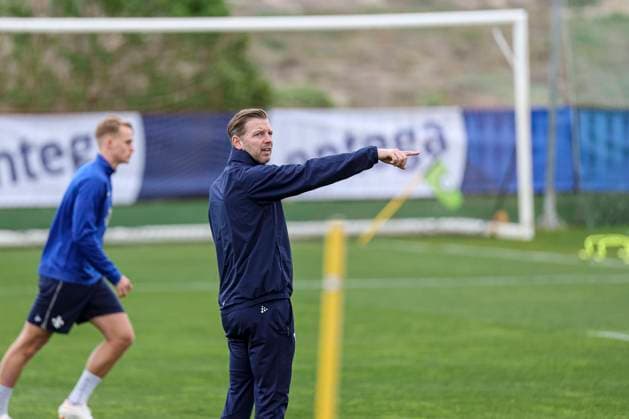 Coach Florian Kohfeldt in action at the SV Darmstadt 98 training camp in Valencia, El Saler on 06 01 25 in El Saler, Valencia xamx Photo Alfio Marino Copyright: