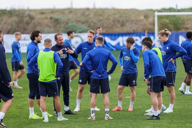 Co-coach Martin Heck talking to the players at the SV Darmstadt 98 training camp in Valencia, El Saler on 06 01 25 in El Saler, Valencia xamx Photo Alfio Marino Copyright: