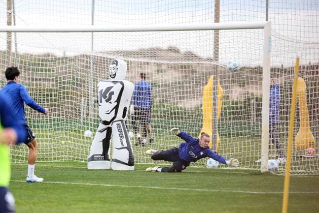 Til Rohde in action at the SV Darmstadt 98 training camp in Valencia, El Saler on 06 01 25 in El Saler, Valencia xamx Photo Alfio Marino Copyright: