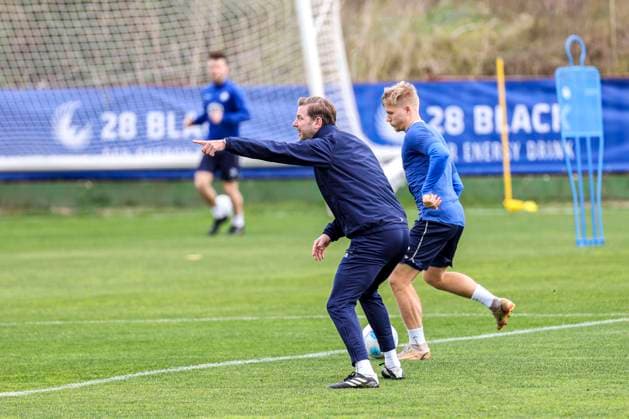 Coach Florian Kohfeldt with tactical instructions at the SV Darmstadt 98 training camp in Valencia, El Saler on 06 01 25 in El Saler, Valencia xamx Photo Alfio Marino Copyright: