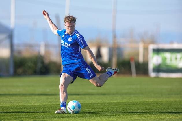 06.01.2025, Fussball, Saison 2024 2025, 2. Bundesliga, Trainingslager FC Schalke 04 in Belek Türkei, FC Aarau - FC Schalke 04, Derry John Murkin (FC Schalke 04) Belek Titanic Center Türkei xRHR-FOTO TRx *** 06 01 2025, Football, Season 2024 2025, 2 Bundesliga, Training camp FC Schalke 04 in Belek Turkey, FC Aarau FC Schalke 04, Derry John Murkin FC Schalke 04 Belek Titanic Sport Center Turkey xRHR PHOTO TRx Copyright: RHR-FOTOx RHR-FOTO TR