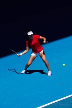 Emma Raducanu of Great Britain hits a forehand during a practice session Australian Open, Tuesday Previews, Tennis, Melbourne Park, Melbourne, Australia - 07 Jan 2025  Copyright: xRachelxBach Shutterstockx 15078714q