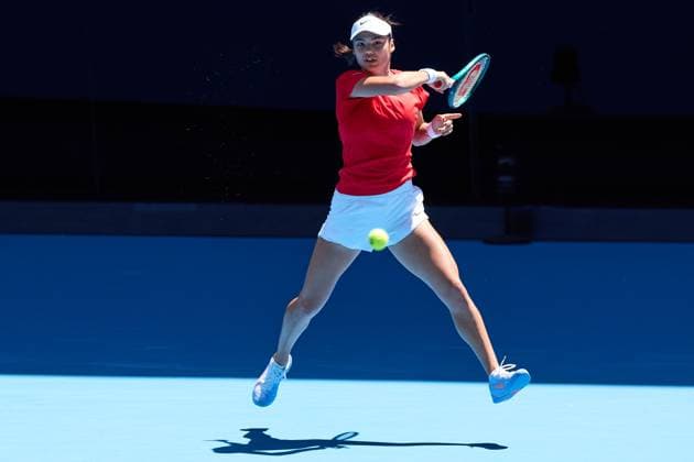 Emma Raducanu of Great Britain hits a forehand during a practice session Australian Open, Tuesday Previews, Tennis, Melbourne Park, Melbourne, Australia - 07 Jan 2025  Copyright: xRachelxBach Shutterstockx 15078714o