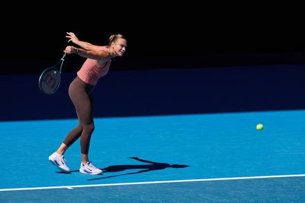 Aryna Sabalenka hits a backhand during a practice session Australian Open, Tuesday Previews, Tennis, Melbourne Park, Melbourne, Australia - 07 Jan 2025  Copyright: xRachelxBach Shutterstockx 15078714j