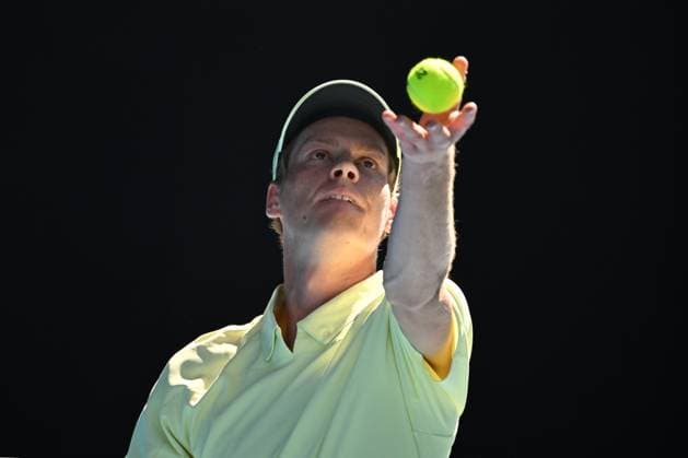 TENNIS AO CHARITY SINNER POPYRIN, Jannik Sinner of Italy serves during the charity match between Jannik Sinner and Alexei Popyrin at Rod Laver Arena in Melbourne, Tuesday, January 7, 2025. ( NO ARCHIVING, EDITORIAL USE ONLY, NO USE IN BOOKS WITHOUT CONSENT MELBOURNE VICTORIA AUSTRALIA  Copyright: xJAMESxROSSx 20250107116884202700