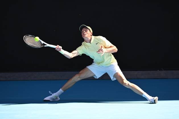 TENNIS AO CHARITY SINNER POPYRIN, Jannik Sinner of Italy plays a shot during the charity match between Jannik Sinner and Alexei Popyrin at Rod Laver Arena in Melbourne, Tuesday, January 7, 2025. ( NO ARCHIVING, EDITORIAL USE ONLY, NO USE IN BOOKS WITHOUT CONSENT MELBOURNE VICTORIA AUSTRALIA  Copyright: xJAMESxROSSx 20250107154863850671