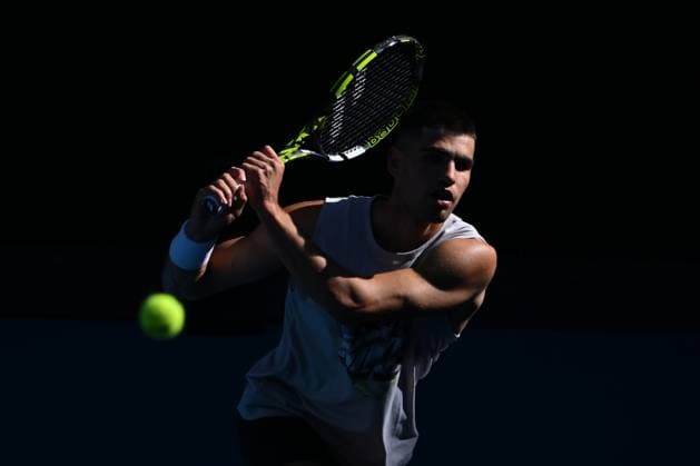 Sport Bilder des Tages TENNIS AO CHARITY SINNER POPYRIN, Carlos Alcaraz of Spain in action during a training session at the Australian Open tennis tournament at Melbourne Park in Melbourne, Tuesday, January 7, 2025. ( NO ARCHIVING, EDITORIAL USE ONLY, NO USE IN BOOKS WITHOUT CONSENT MELBOURNE VICTORIA AUSTRALIA  Copyright: xJAMESxROSSx 20250107194020264221