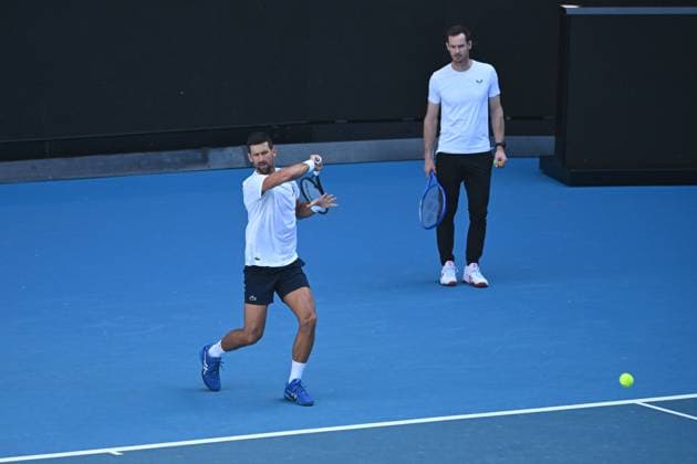 TENNIS AO CHARITY SINNER POPYRIN, Novak Djokovic of Serbia (left) in action as coach Andy Murray looks on during a training session at the Australian Open tennis tournament at Melbourne Park in Melbourne, Tuesday, January 7, 2025. ( NO ARCHIVING, EDITORIAL USE ONLY, NO USE IN BOOKS WITHOUT CONSENT MELBOURNE VICTORIA AUSTRALIA  Copyright: xJAMESxROSSx 20250107152635558324