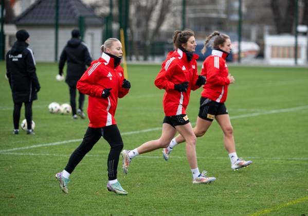 Soccer, Women, Season 2024 2025, 2 Bundesliga, 1 FC Union Berlin, Training, f l Elli Seiro 1 FC Union , Marie Becker 1 FC Union , Lisa Heiseler 1 FC Union , 07 01 2025, Copyright: xMatthiasxKochx