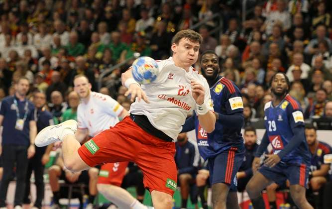 Photo Goal throw by Lukas LAUBE Switzerland , Suisse Handball European Championship, preliminary round in Berlin , on Sun 14 01 2024 Switzerland France 26 26